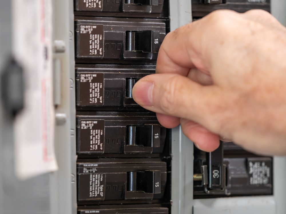 Circuit Breakers vs. Fuses: Advantages, Disadvantages, and Differences